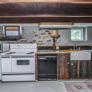 Photo #15 of 952 Naked Mountain Lane, Shipman, VA 87.6 acres