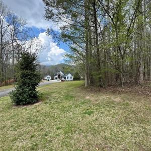 Photo #9 of 101 Autumn Leaves, Marietta, SC