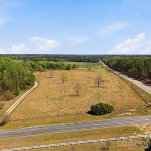 Photo #25 of 52 Mcmillan, Cheraw, SC