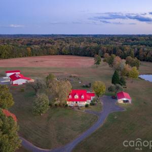 Photo #1 of 1260 Beaver Island Trail, Walnut Cove, NC