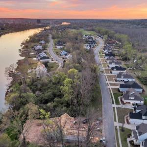 10-628 Rivernorth Dr, 200ft View, Drone-