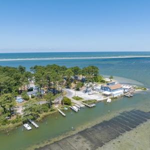Amenities-Private Boat ramp