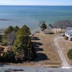 EXPANSIVE VIEWS OF THE BAY