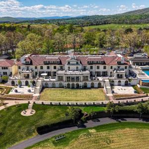 Expertly sited amongst the perfect Blue Ridge Mountain backdrop.