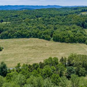 This property delivers with breathtaking mountain views and endless possibilities.