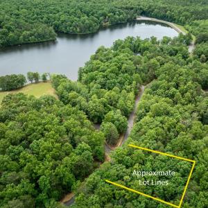 The golf course at Shenandoah Crossing in Gordonsville, VA, has been replaced by Raptor's Roost Disc Golf, an expansive pay-to-play disc golf facility.