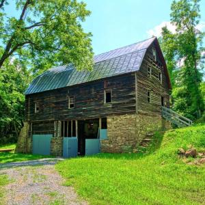 Photo #1 of 18 OLD MILL RD, WASHINGTON, VA 4.0 acres