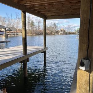 Deep water dock