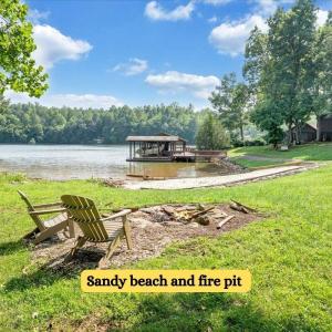 Sandy beach and fire pit (3)