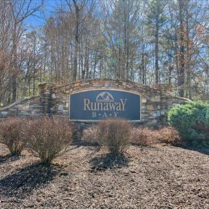 runaway bay sign