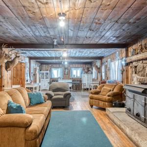 Harshbarger pic 1225-Little-Meadow-Rd-Pe