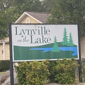 Sign-Lynville on the Lake