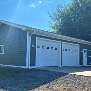 30'x40' Garage w/half Bath