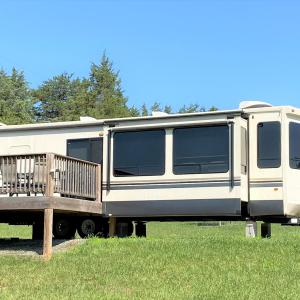 Like New 40' Camper w/septic & water