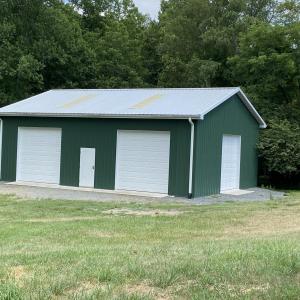 32'x40' Metal Barn w/4 Overhead Doors