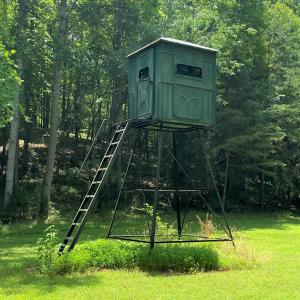Redhead Deer Stand