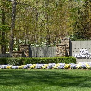 WatersEdgeEntrance03_20210416