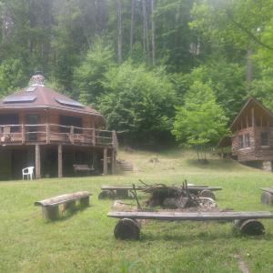 Hemrock - outdoors-summer-4