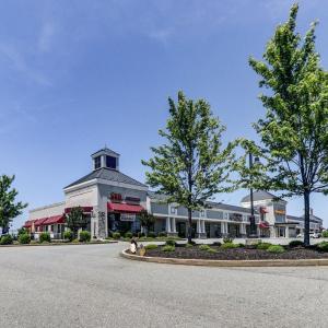 Copper Kettle and Lakewatch plaza