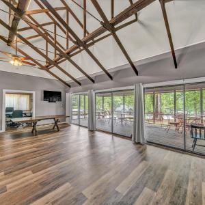 10-2-2-Inside Clubhouse