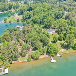 Exquisite property on Smith Mountain Lke