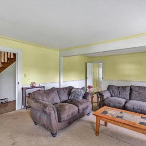 Farmhouse - Family Room - Spacious