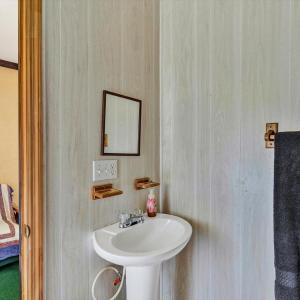Guest Cabin - Full Bath #1