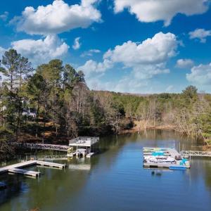 f9556253-61c7-4ca2-93a4-f883d8788a36