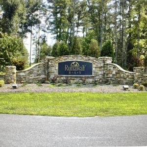 Runaway Bay PHOTO Entrance sign