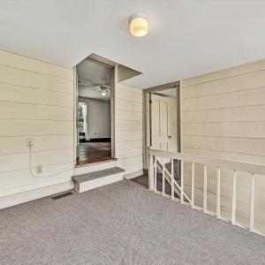 Sunroom with access to kitchen area