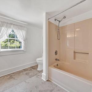 Full bath upper level