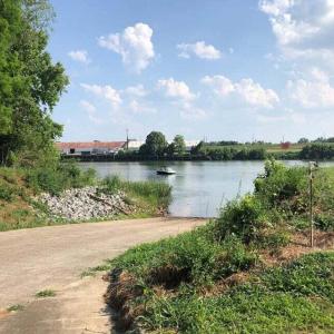 community boat ramp