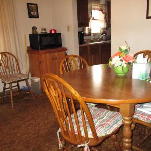 2346 Holly dining