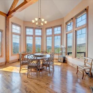 11 Open to the Dining Area