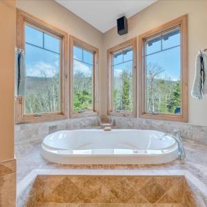 32 Master Bedroom Jetted Tub with Views