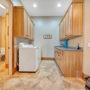 35 Laundry Room