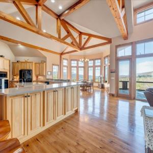 10 Open to the Kitchen