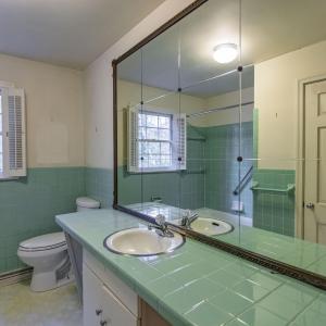 Full bathroom
