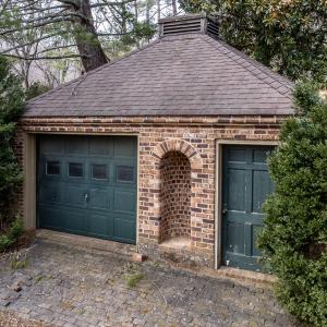 Detached garage