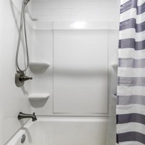 MLS 301 Walker St-17