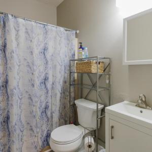 Full bathroom 3