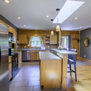Kitchen with flowers II