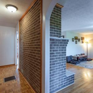 Hallway to bedrooms (1)