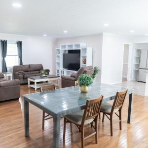 Living Room/Dining