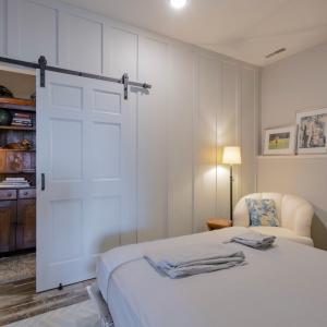 Sitting room with murphy bed down