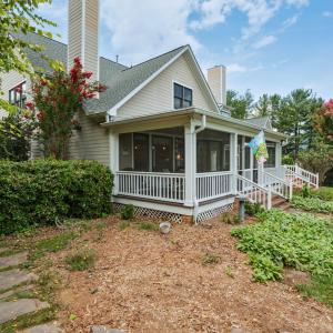 Screened in porch