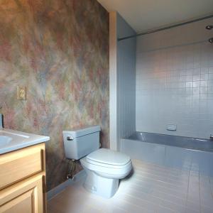 BR 2 ensuite Bath