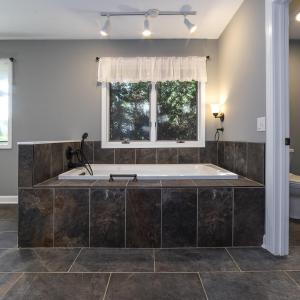 Primary Suite Bath jetted tub