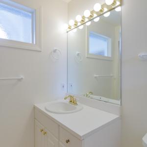 Guest Apt Bathroom