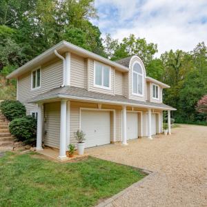 Steps to Guest Apartment